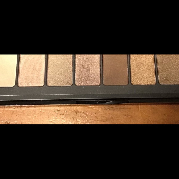 Elizabeth Arden Eyeshadows - Picture 2 of 3